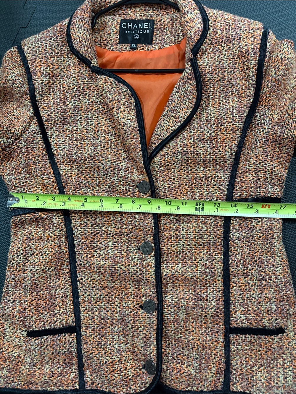 CHANEL Tan Tweed Blazer with Black Piping - Picture 15 of 16